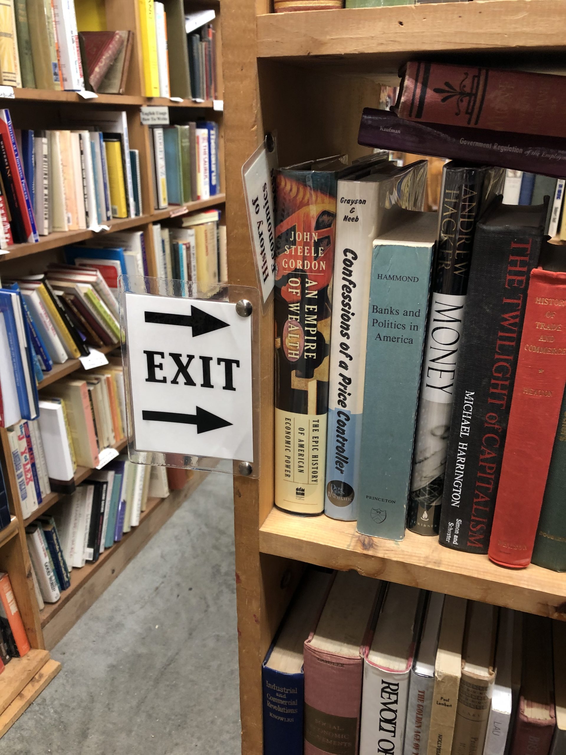 Visiting Old Number Six Book Depot in Henniker, NH Erica Robyn Reads