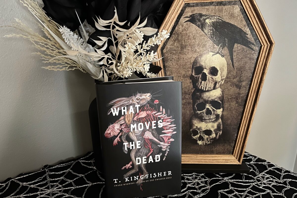 what moves the dead by t kingfisher what moves the dead by t kingfisher