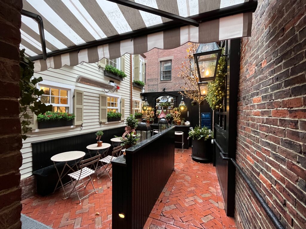 JRL Interiors — A day at Beacon Hill Books in Boston